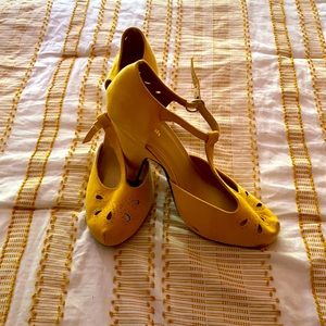 EUC mustard yellow heals